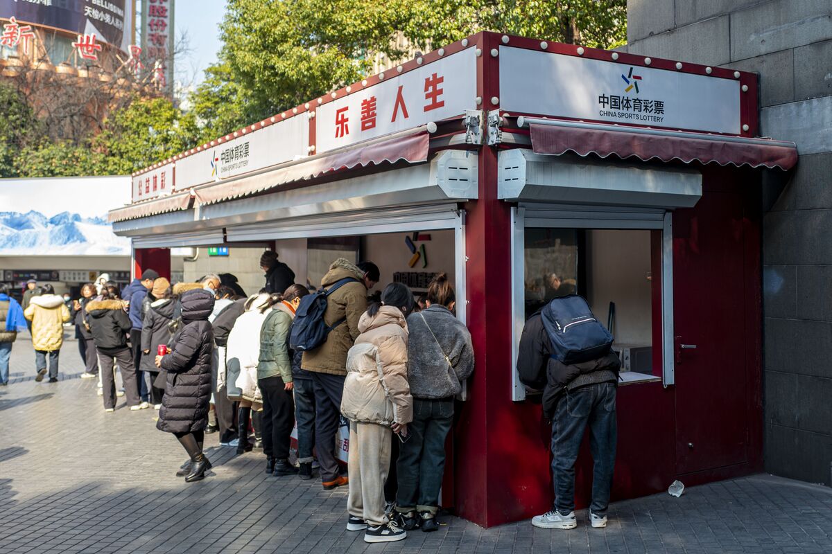 中国年轻人通过买彩票缓解经济放缓的忧虑