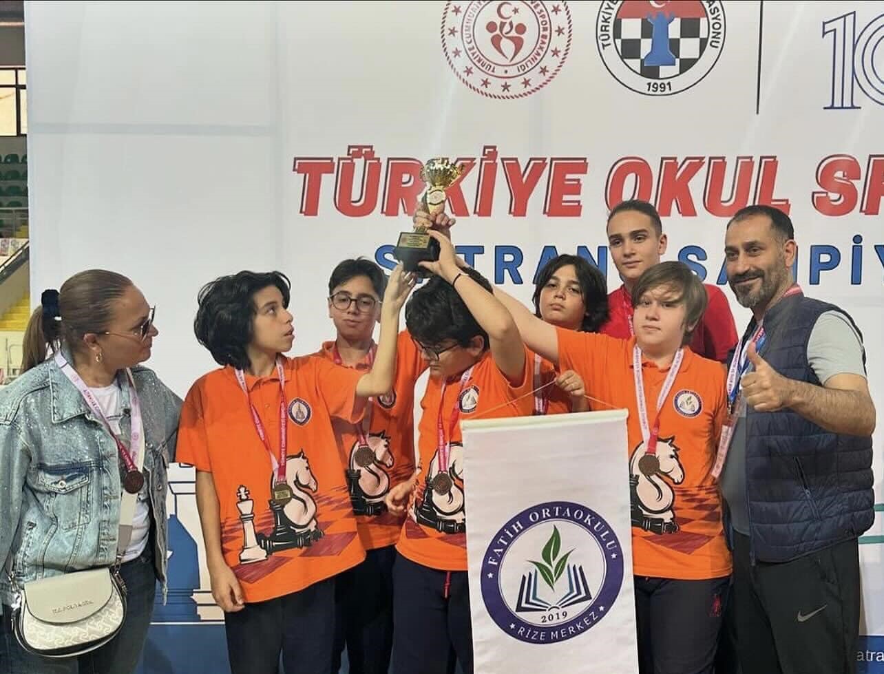 里兹在土耳其国际象棋比赛中排名第三